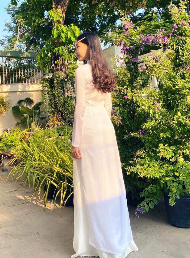 Thực tế, cô bé từ lâu đã rất nổi tiếng trên các trang mạng xã hội và trang cá nhân của bố mẹ. Bản thân Lọ Lem đã 14 tuổi, không dùng mạng xã hội nhưng luôn là một trong những gương mặt quen thuộc, được nhiều người để ý.