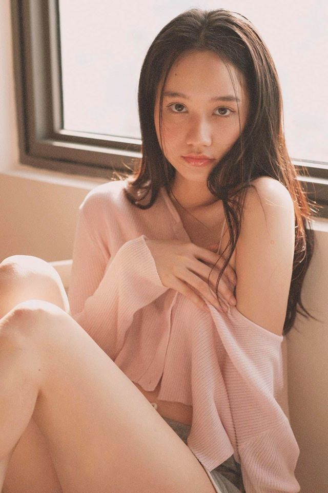 Nữ chính "Mắt Biếc" không ngần ngại diện những bộ đồ ngắn, ôm sát gợi cảm trong một số bộ ảnh thực hiện vào thời gian gần đây.