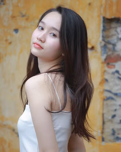 Nhan sắc của "Hà Lan" cách đây 7 năm dường như cũng không hề có sự thay đổi, vẫn xinh xắn và dễ thương má má lúm đồng tiền, khuôn mặt tròn và đôi mắt to.