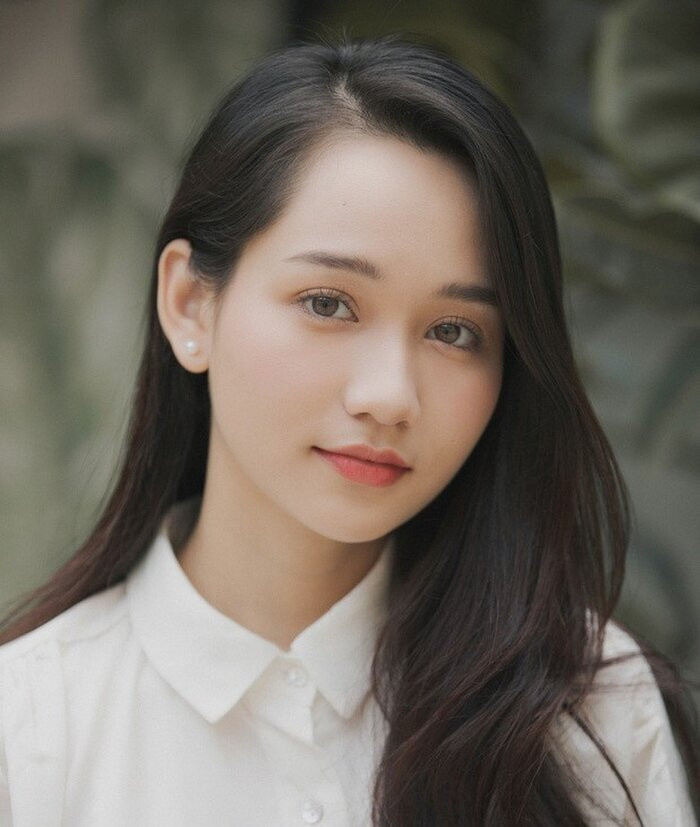 Trúc Anh "Mắt biếc" sở hữu đôi mắt đẹp hút hồn, luôn mơ màng đúng như với tên gọi bộ phim. Cô nàng từng chia sẻ vui rằng do bản thân cận 6 độ nên đôi mắt mới đẹp được như vậy.