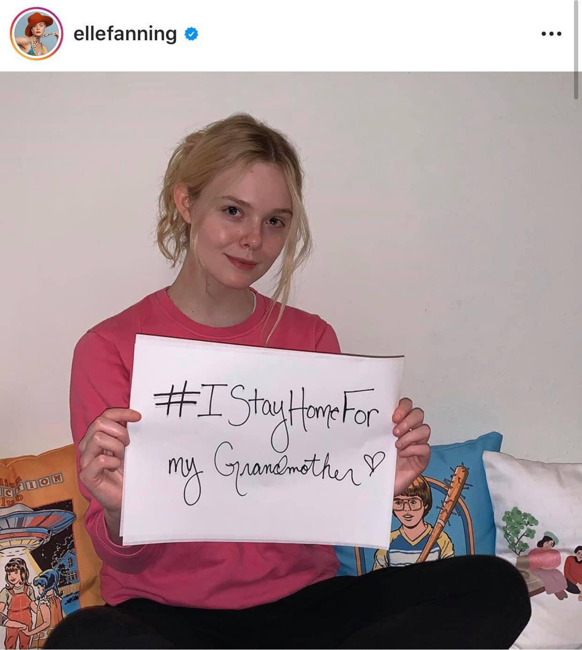 Elle Fanning, "mỹ nữ cổ tích" cũng nhiệt tình tham gia các trào lưu tuyên truyền chống lại Covid-19.