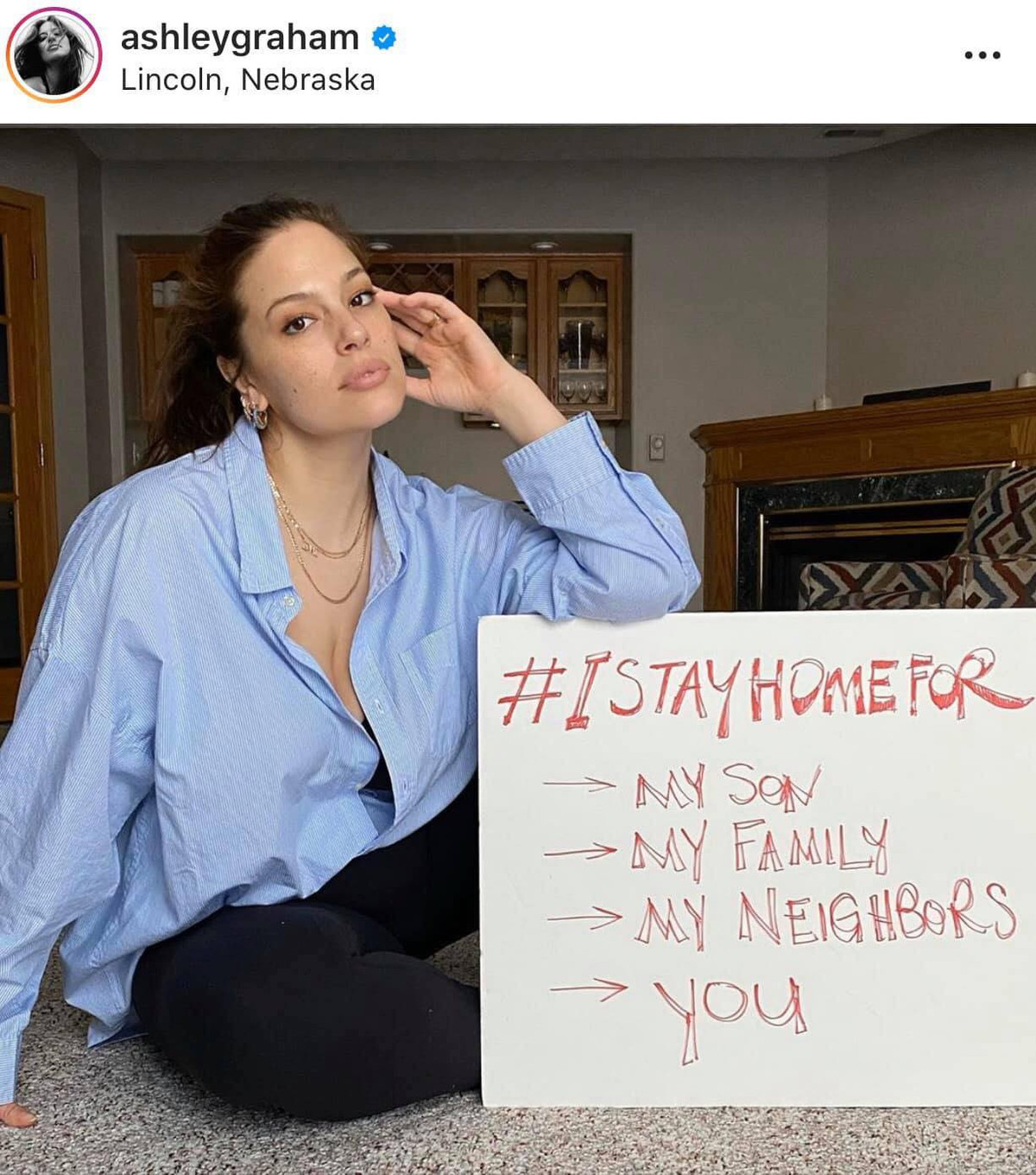 Không chỉ có ngôi sao nổi tiếng, chiến dịch tuyên truyền chống dịch Covid #Istayhomefor thu hút được rất đông người tham gia, những bức ảnh sử dụng hashtag này đến từ khắp nơi trên thế giới.