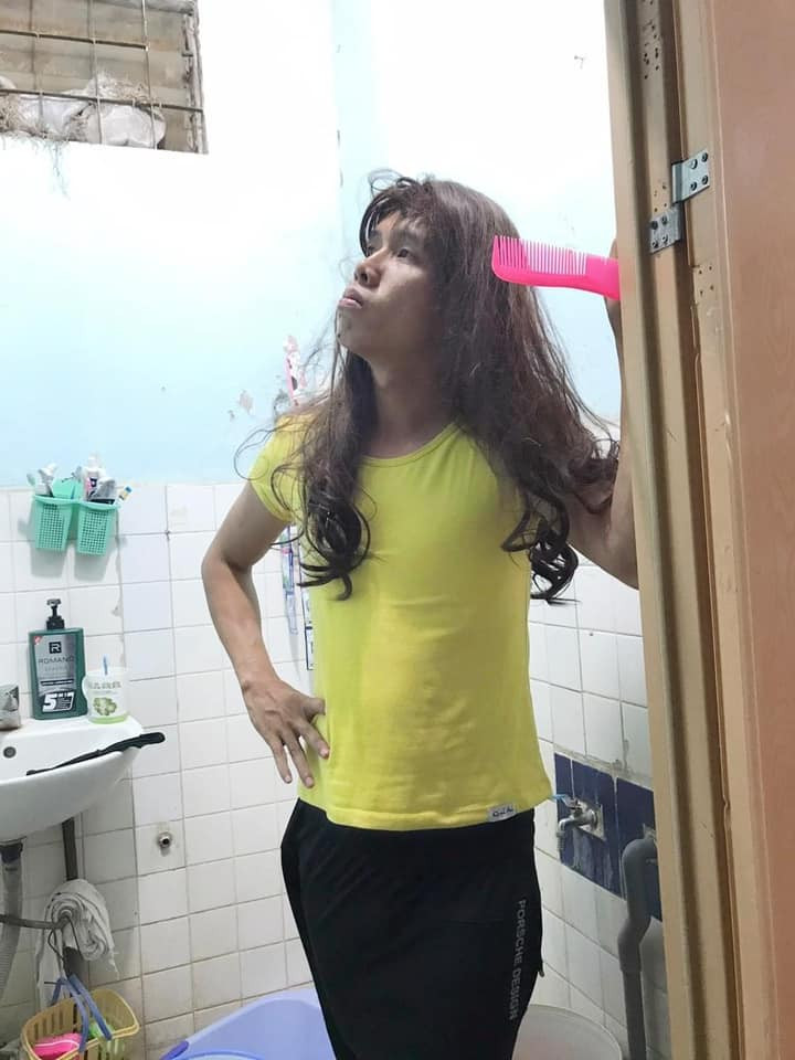 Thậm chí, nhiều dân mạng có khiếu hài hước còn tham gia cosplay "tuesday tàng hình" cực hài hước.