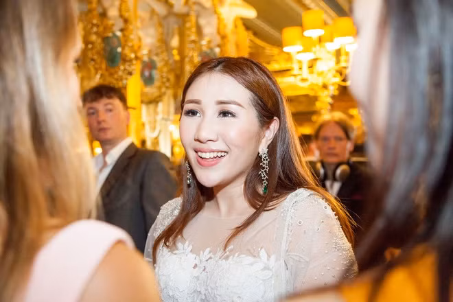 Con gai ty phu song bac Macau gay soc khi cuoi 