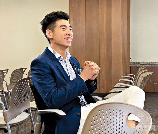 Theo trang Asia Tatle, chồng của con gái tỷ phú Hà Hồng Sân sinh ra trong gia đình khá giả, có bố và mẹ đều là doanh nhân.