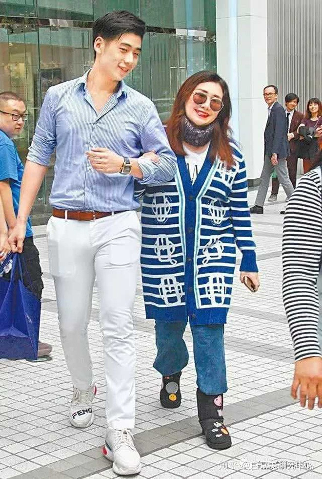 Lễ đính hôn tốn kém của con gái tỷ phú sòng bạc Macau và bạn trai kém 8 tuổi từng thu hút sự chú ý của truyền thông.