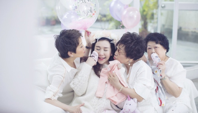 2 tháng sau lễ đính hôn, con gái trùm sòng bài Macau và Kỳ Long chào đón con gái đầu lòng, Audrey Rose. Cả hai dự định tổ chức đám cưới vào năm 2021 tại Bảo tàng Anh (London).