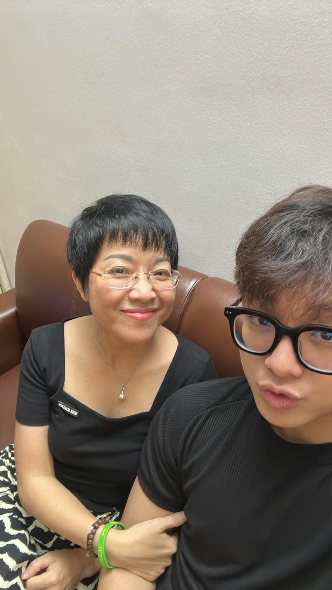 Cô cũng tiết lộ sau chuyến đi chơi, con trai Gia Bảo (tên gọi ở nhà là Tít - PV) đã tặng mẹ một chiếc túi xách xinh xắn.