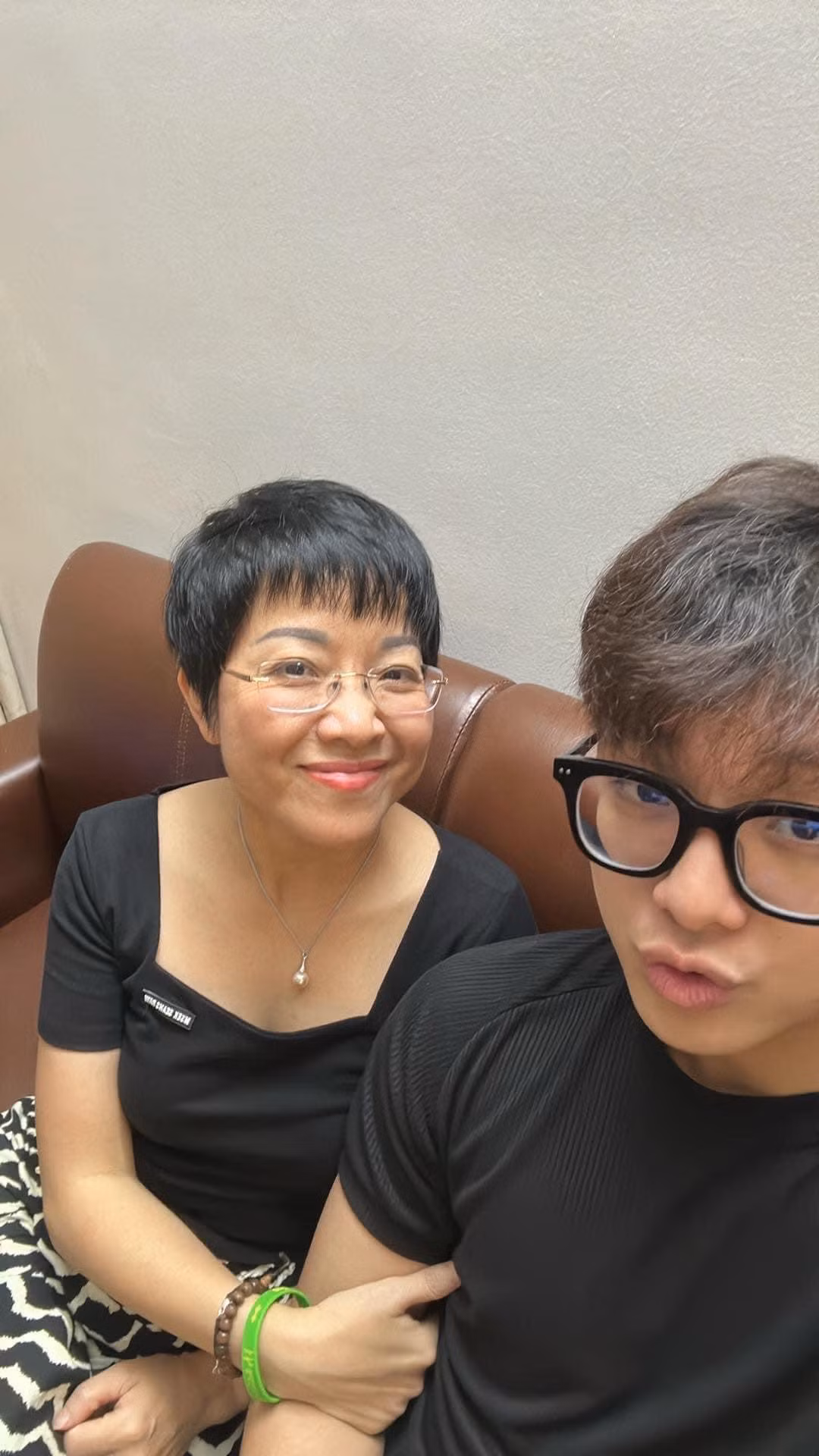 Cô cũng tiết lộ sau chuyến đi chơi, con trai Gia Bảo (tên gọi ở nhà là Tít - PV) đã tặng mẹ một chiếc túi xách xinh xắn.