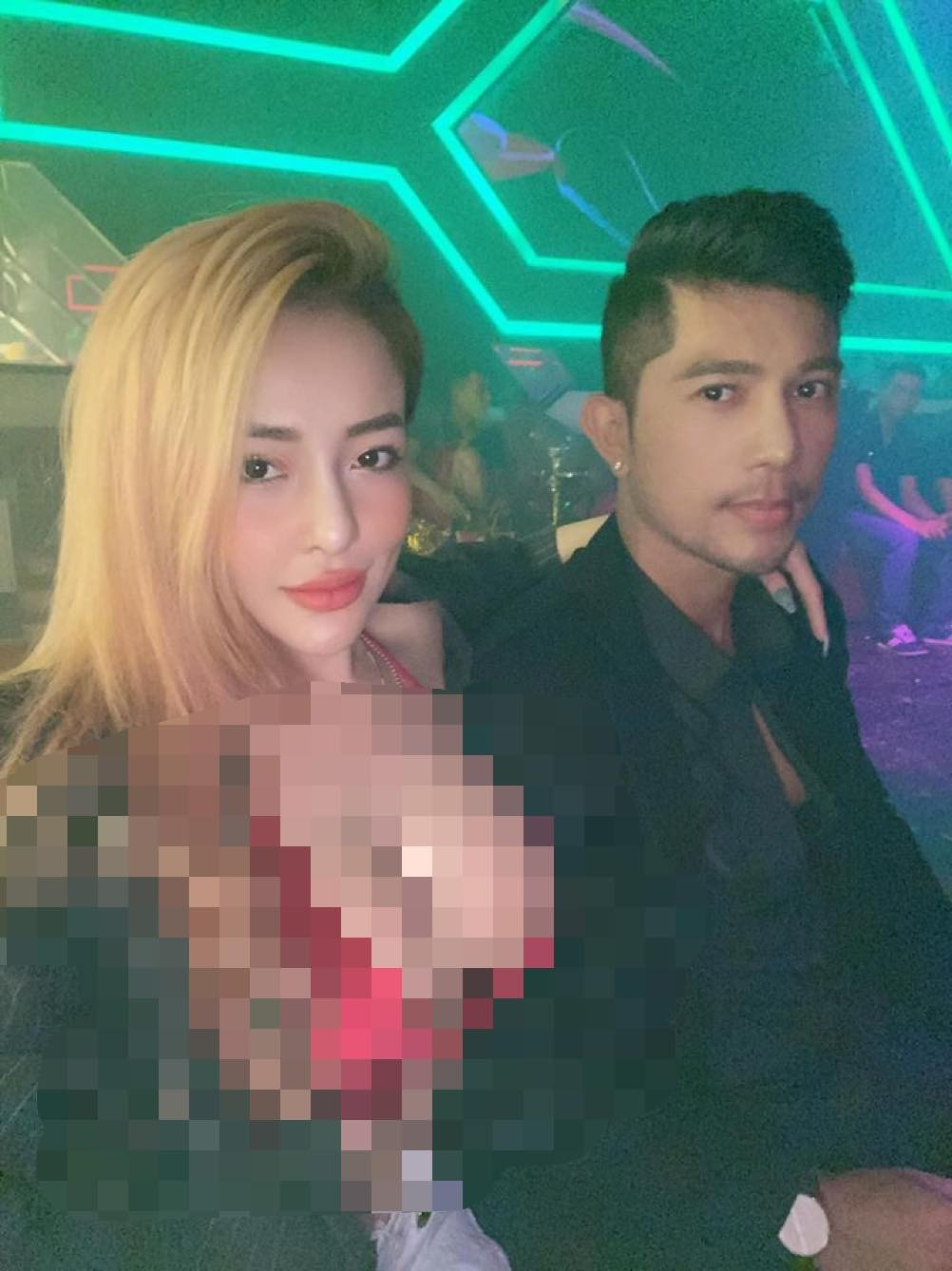 Chẳng phải một vụ việc hay ho gì nhưng Lương Bằng Quang vẫn bấp chấp, chia sẻ lên cả Facebook cá nhân cùng với dòng trạng thái đầy mùi mẫn: "Chào mừng em đến với thế giới DJ, có đi xa bằng thực tài hay để người khác lôi mình đi ”xa” là do em nhé. Anh yêu em, và sẽ ra sức kiềm em đi theo chiều hướng tốt".