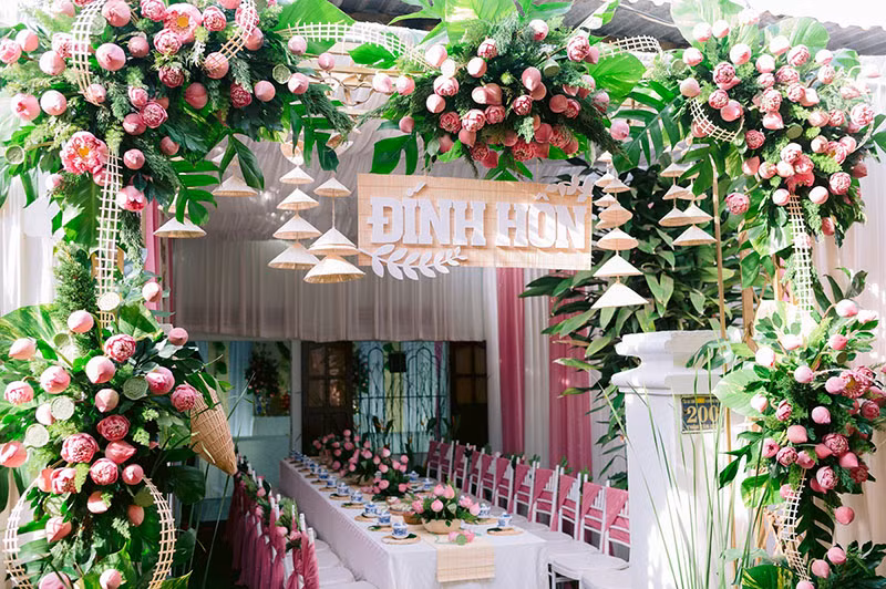 Mới đây, nhiều diễn đàn trên mạng xã hội đăng tải hình ảnh đám cưới của một cặp đôi tại Đắk Lắk gây chú ý trên mạng xã hội.