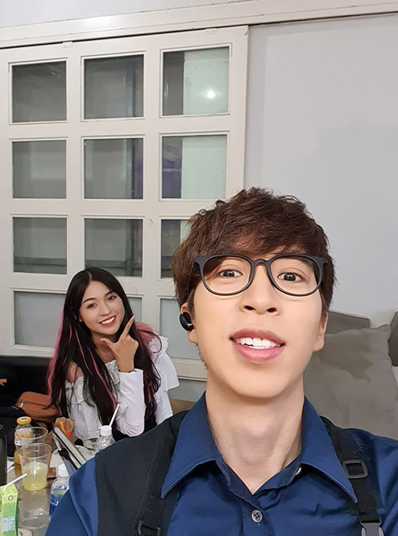 Hot girl Trần Thanh Tâm được dân mạng khen ngợi là sở hữu nhan sắc xinh đẹp, thu hút. Thế nhưng mới đây, những bức hình cô nàng chụp hình cùng Streamer ViruSs khiến dân tình không khỏi hốt hoảng vì nhan sắc quá khác so với trong clip Tik Tok.