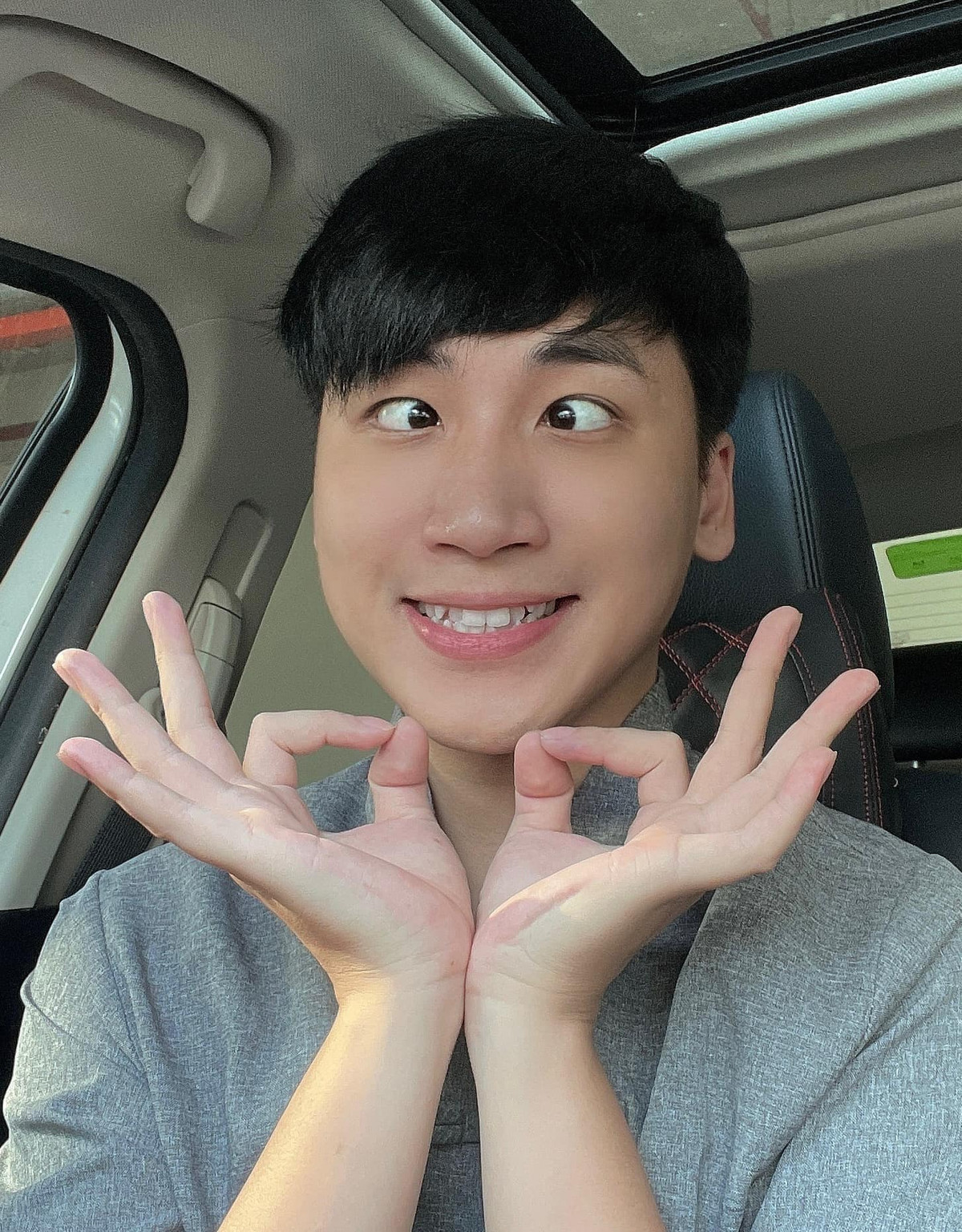 Anh chàng xuất hiện trong những vlog của mình là người hải hước, duyên dáng. Huy từng có một mối hôn nhân khá chóng vánh với Phan Thị Mỹ Linh là cô hotgirl xinh đẹp đến từ Phú Thọ, cả 2 cũng có 1 đứa con chung.