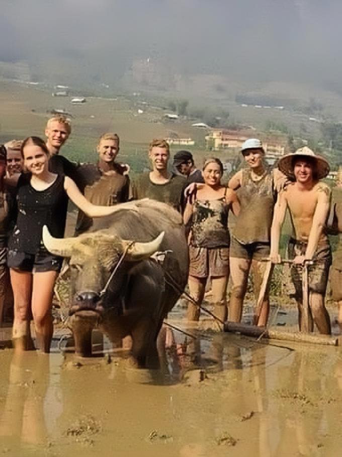 Sau 1 buổi làm việc mệt mỏi, mọi người vẫn nở nụ cười tươi tắn trên môi.