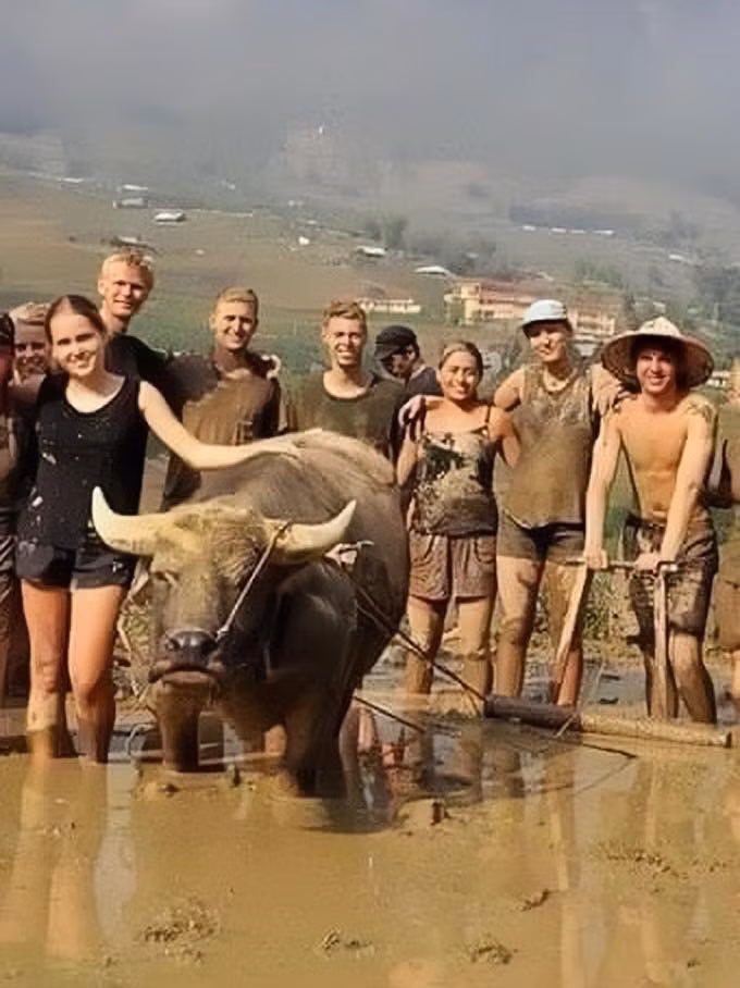 Sau 1 buổi làm việc mệt mỏi, mọi người vẫn nở nụ cười tươi tắn trên môi.