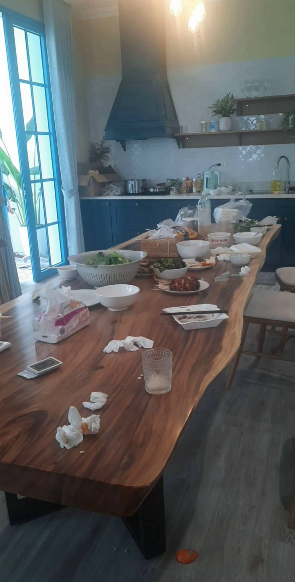 Rất nhiều người đã vào chia sẻ cùng "kiếp nạn" của chủ villa này.