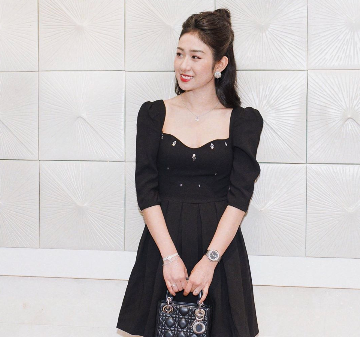 Cặp vợ chồng hot nhất Hà Thành hiện đang có cửa hành kinh doanh quần áo tại Hà Nội. Bên cạnh đó hot girl Trang Lou cũng chăm chỉ làm KOL, tham gia sự kiện cho các nhãn hàng, đóng quảng cáo,....