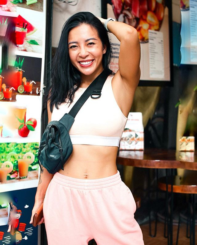 Xuyên suốt các video của mình, Hana Giang Anh luôn mong muốn được chia sẻ nhiều kinh nghiệm và truyền năng lượng tích cực tới mọi người. Các bài tập luyện, hướng dẫn ăn uống healthy, sống vui, sống khỏe của cô luôn nhận được sự chào đón của người xem.