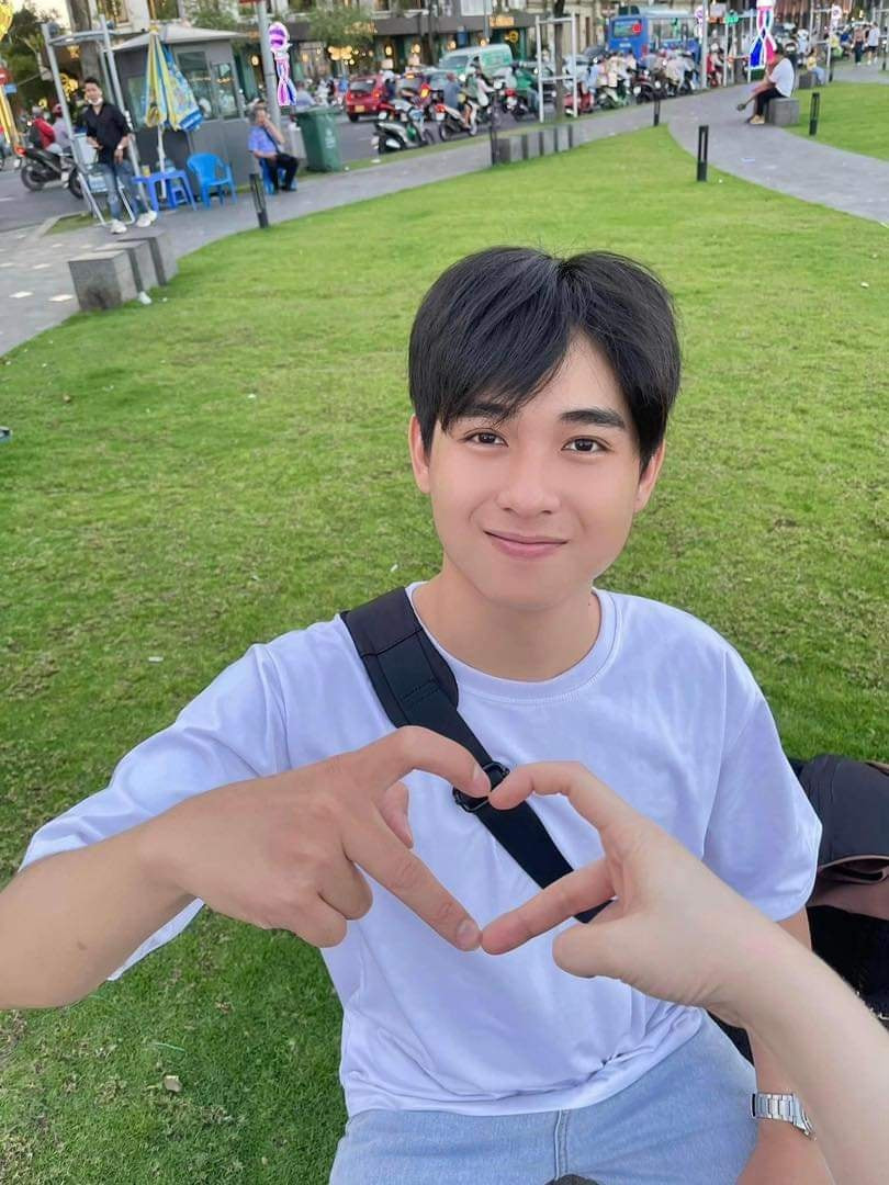 Chàng trai được mệnh danh là "bạn trai nhà người ta" khi các món quà tặng bạn gái đều là vàng.