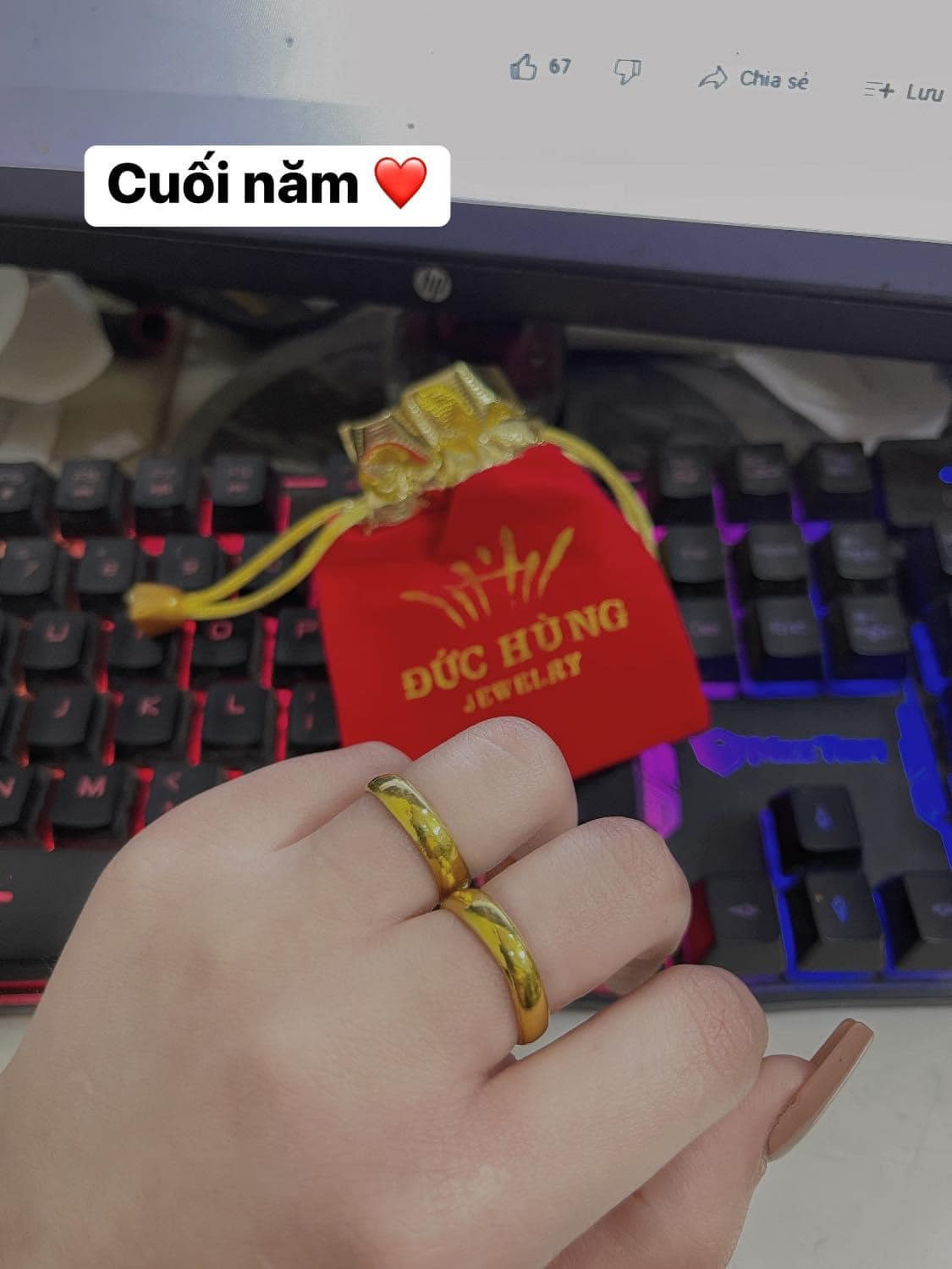 Rất nhiều chị em đã bào xin vía chị vợ để có một người chồng "chăm chỉ" tặng vàng cho vợ như vậy.