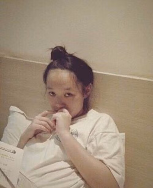 Kết hợp với đó, cô nàng tới phòng tập đều đặn mỗi ngày, đôi khi cơ thể không chống đỡ nổi, mệt mỏi và muốn gục, Tư Nguyên lại tới bệnh viện cộng đồng để tiêm glucose và khoáng chất.