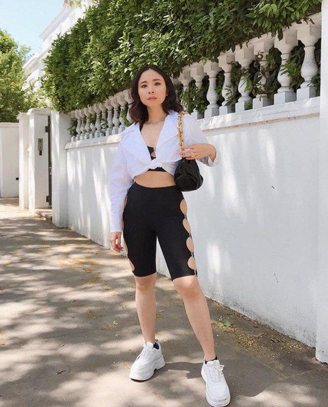 Em gái cô nàng cũng có mặt, để lại bình luận trên ảnh của chị "'My one and only", nhiều người cũng vào chúc mừng chị gái vì đã khỏi bệnh.