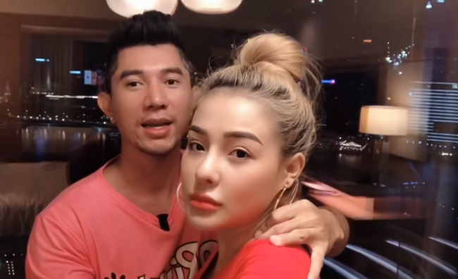 Ngay lập tức, phía Ngọc Trinh cũng ẩn ý đăng status đáp trả một cách thâm thuý: "Đừng gọi tôi với những thứ không hay, cuộc đời ta vốn chẳng giống nhau đâu!".