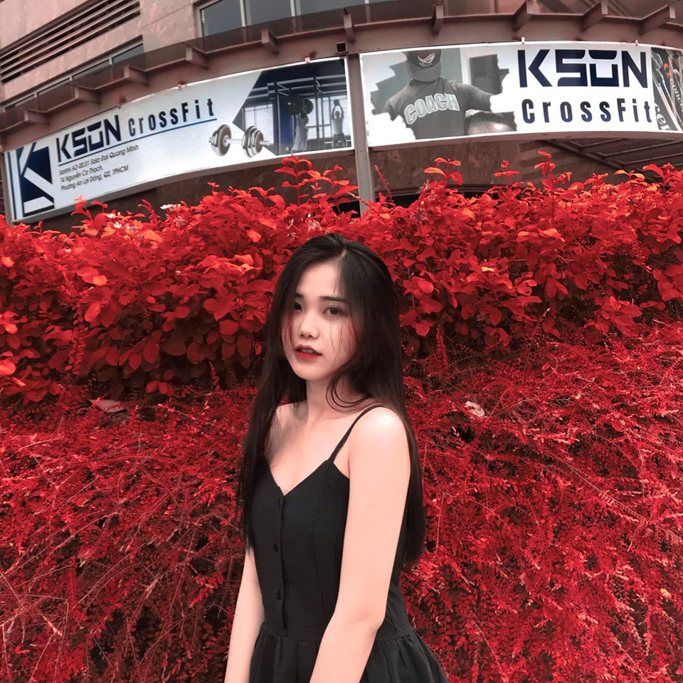 Trong đời thường, hot girl quốc phòng theo đuổi phong cách đa dạng, từ cá tính đến dịu dàng.