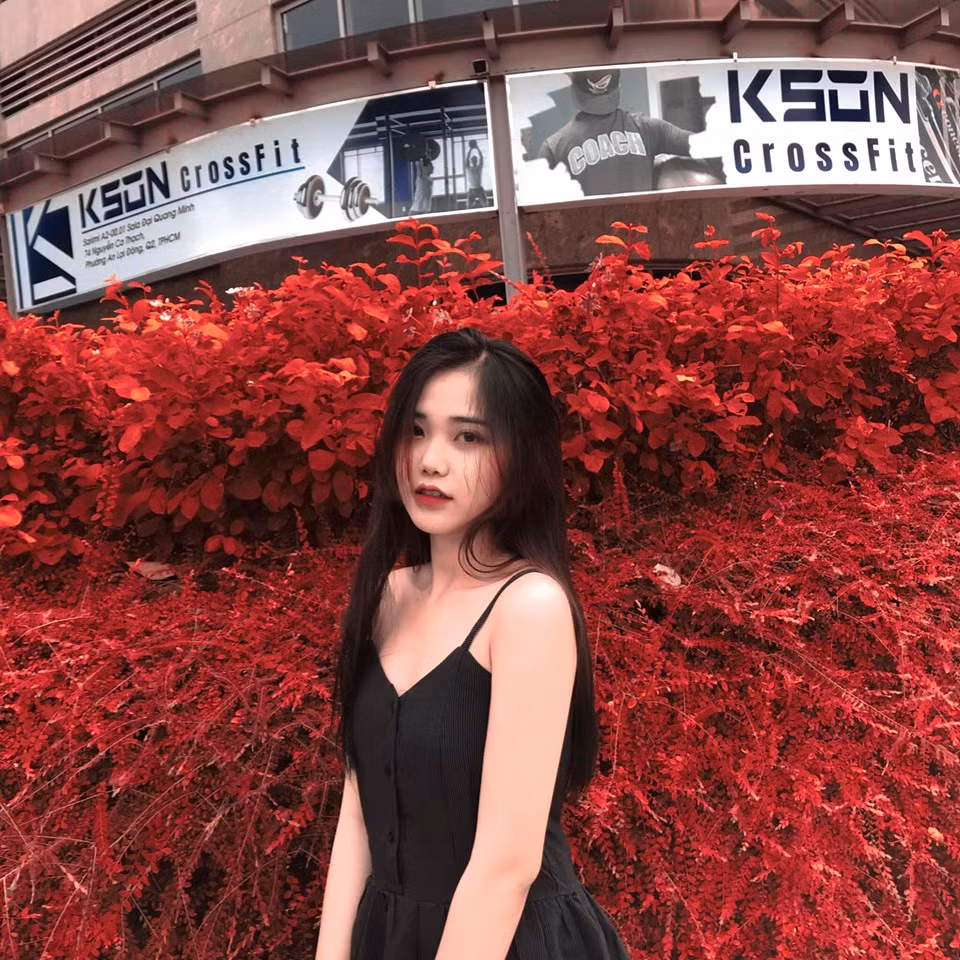 Trong đời thường, hot girl quốc phòng theo đuổi phong cách đa dạng, từ cá tính đến dịu dàng.