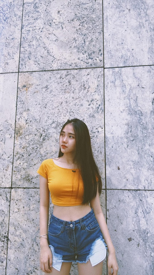 Trúc Phương sớm tự trang trải học phí và chi tiêu cá nhân từ việc PR sản phẩm.