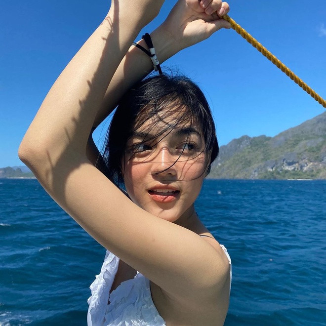 Mika Salamanca (sinh năm 2000) là một Rich Kid Philippines có tiếng tại khu vực Đông Nam Á bởi vừa đẹp, vừa giỏi, tuổi còn nhỏ nhưng kiếm tiền đã cực siêu. Trên mạng xã hội, cô nàng sở hữu hơn 1,8 triệu lượt theo dõi.