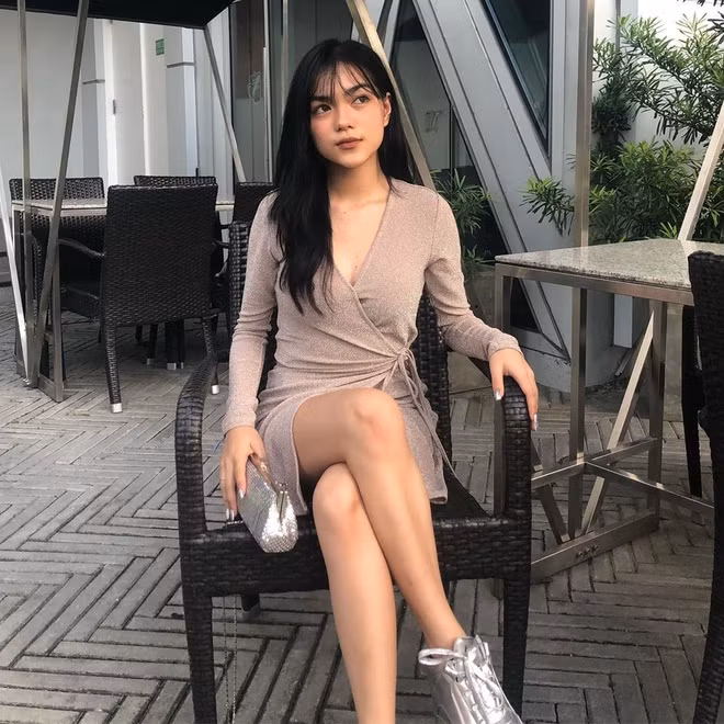 Có lẽ bởi mang dòng máu Mỹ trong mình nên Rich Kid không thích nước da trắng bóc cùng vẻ đẹp ngây thơ, đáng yêu thường thấy ở các thiếu nữ Châu Á. Thay vào đó cô nàng theo đuổi phong cách sexy với nước da nâu khoẻ khắn, phong cách trang điểm và ăn mặc quyến rũ.