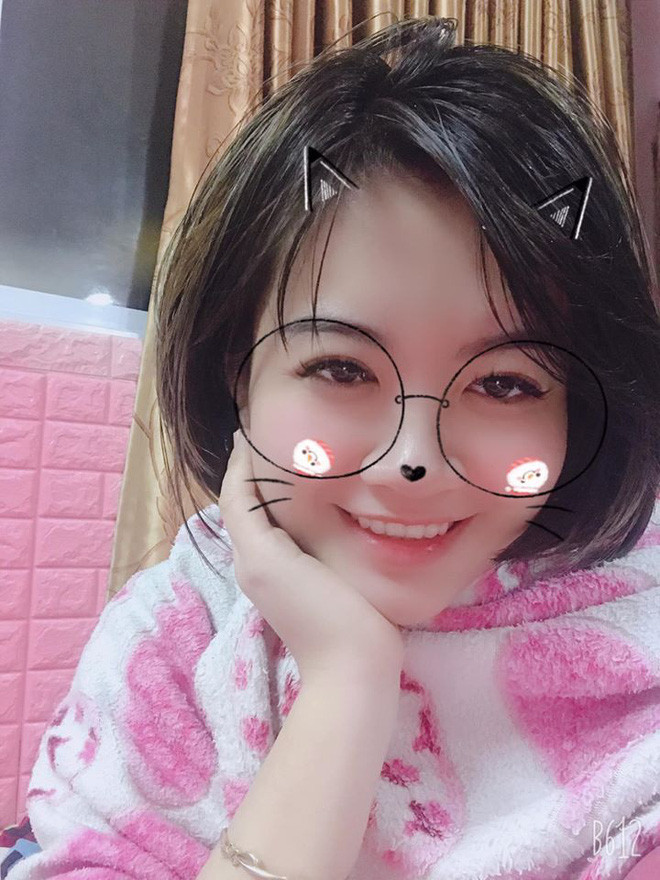 Đi bất kỳ đâu thấy đồ màu hồng chị đều mua về, sưu tập dần, vì đây là màu khá phổ biến nên không khó khăn trong việc mua sắm: "Món đồ đắt nhất có màu hồng mà mình đặt làm là tủ quần áo sơn màu hồng có hình con gấu".