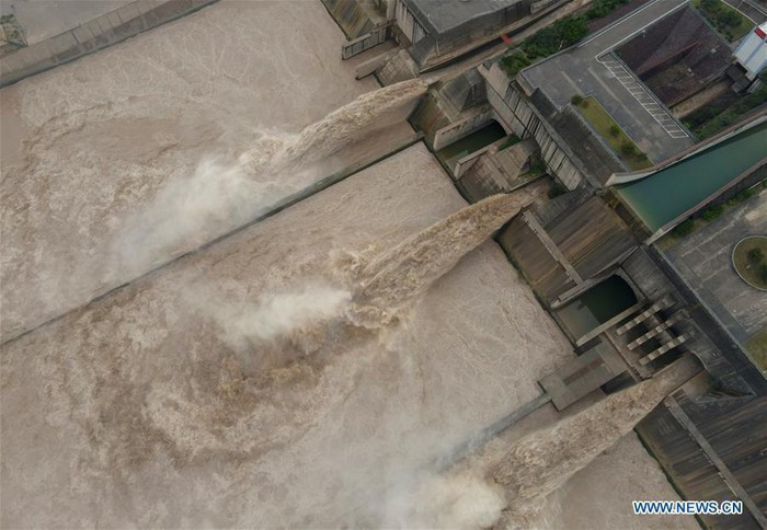 Đập lớn thứ 2 Trung Quốc xả lũ 19 ngày liên tiếp Dap lon thu 2 Trung Quoc xa lu 19 ngay lien tiep