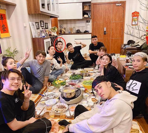 Salim, Quỳnh Anh Shyn, Chi Pu, Bê Trần, Huyme, JVevermind, Vương Anh Ole, Trâm Anh, Juste Tee, Emily... đều là những người bạn khá thân thiết của chàng hot boy bóng rổ này.