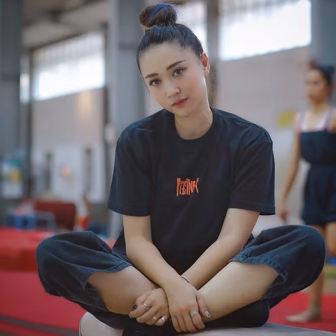 Trông HLV trẻ hơn rất nhiều so với tuổi thật. Mặc dù đã 31 tuổi nhưng Thu Hà vẫn trẻ trung như gái đôi mươi.