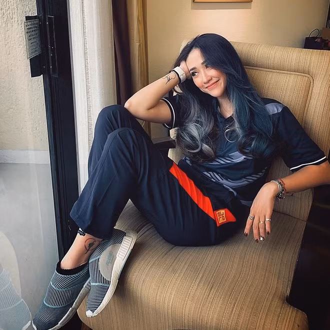 HLV Nguyễn Thu Hà sở hữu nhan sắc vô cùng xinh đẹp, không kém bất kỳ hot girl nào.