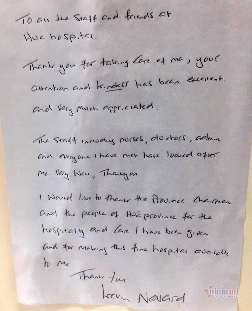 Hai benh nhan COVID-19 nguoi Anh xuat vien, viet thu cam on y bac si o Hue-Hinh-3