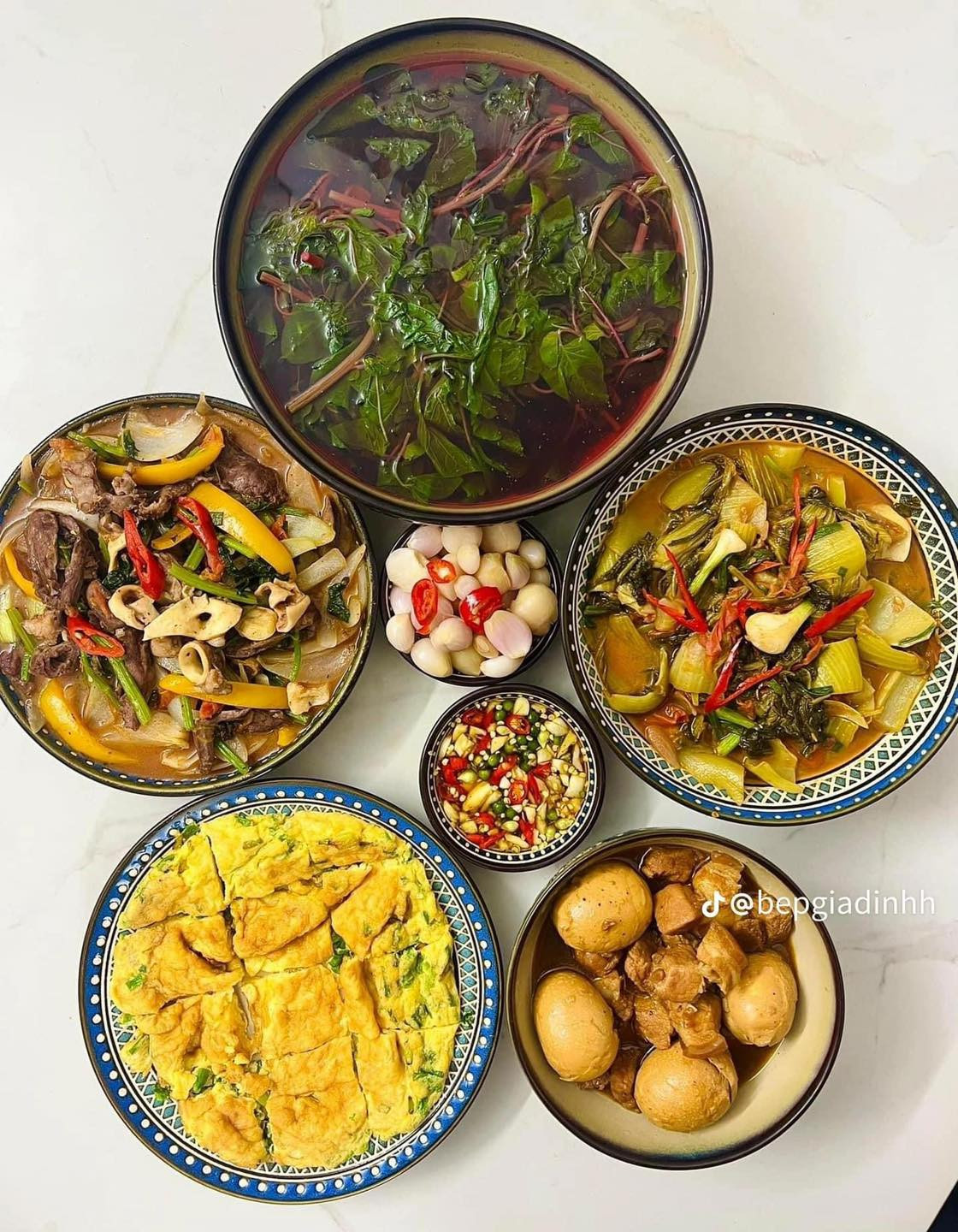 Đĩa lòng xào dưa nhìn là mê.