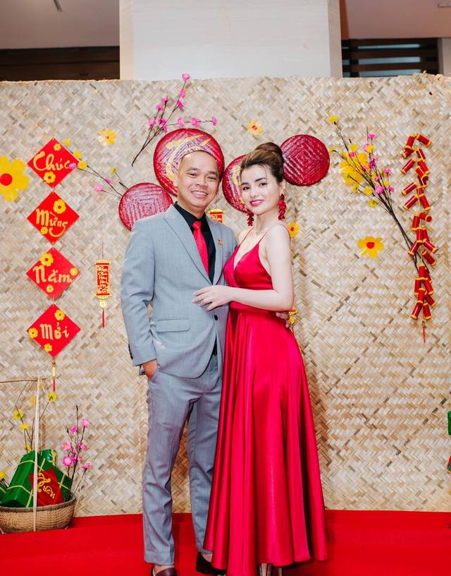 Sau một thời gian nói chuyện và tán tỉnh, cô tiểu thư nhà giàu đã phải lòng anh chàng nghèo khó nhưng đầy nghị lực.