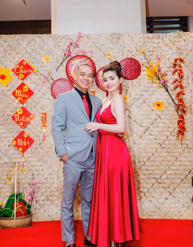 Sau một thời gian nói chuyện và tán tỉnh, cô tiểu thư nhà giàu đã phải lòng anh chàng nghèo khó nhưng đầy nghị lực.