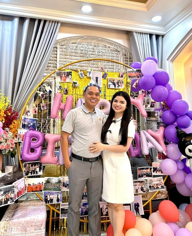 Chàng thanh niên nghèo khó có sự hỗ trợ của bạn gái, không ngừng nỗ lực vươn lên.