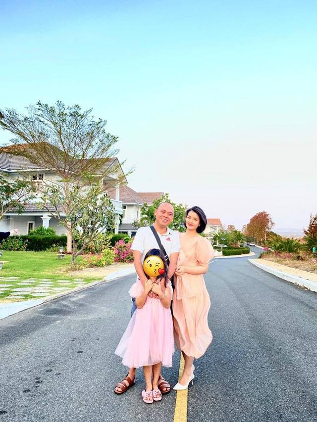 Khó khăn là vậy nhưng Bình rất ham học hỏi, nuôi ý chí thay đổi cuộc đời. Đến năm lớp 6, Bình bắt đầu mày mò về Internet trong các tiệm nét. Năm lớp 10, Bình được Google nhận vào làm việc online. Anh vẫn duy trì việc vừa học, vừa làm, vừa bán vé số đến năm lớp 12.