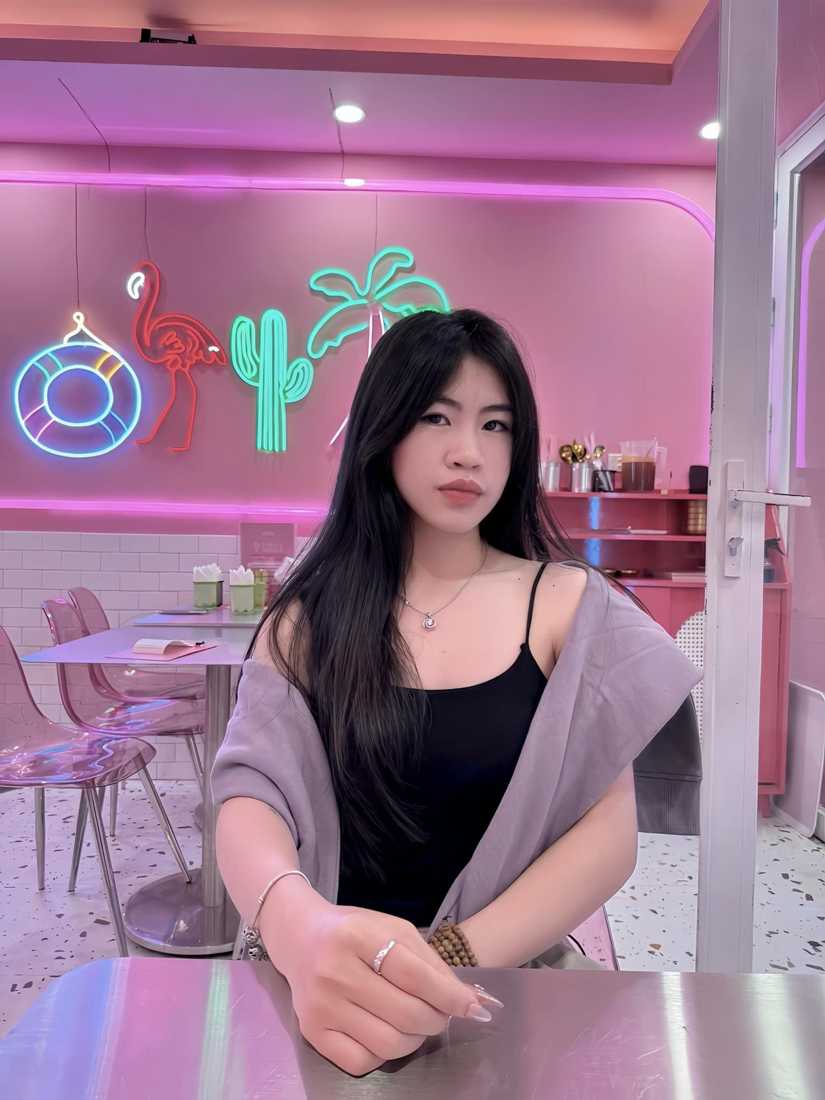 Cô được mệnh danh là "hoa khôi" đội tuyển bóng đá nữ Việt Nam ở thời điểm hiện tại.