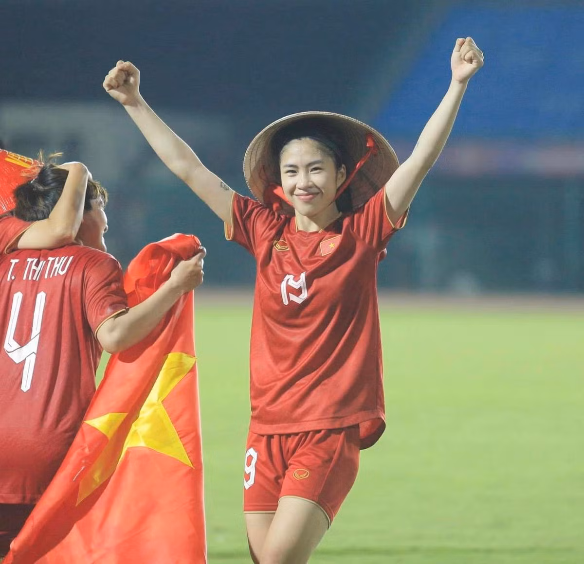 Tuy là "phát hiện" mới của huấn luyện viên Mai Đức Chung trong thời gian gần đây, Thanh Nhã đang dần chứng tỏ bản thân nhờ lối đá máu lửa và những cú bứt tốc của mình.