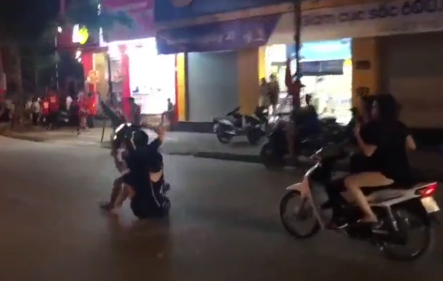 Bốc đầu là hành động đã quá quen thuộc của nhiều thanh niên ở lứa tuổi mới lớn. Đặc biệt ở các thành phố như Hà Nội hay TP HCM thì việc các dân chơi tổ chức đua xe, bốc đầu nhiều như cơm bữa.