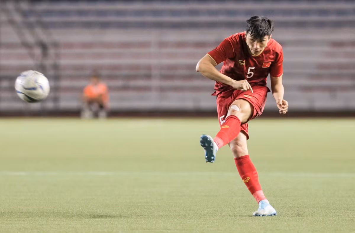 Nếu theo như báo chí nhận định, Văn Hậu tới Hà Lan là một bản hợp đồng thương mại thì Heerenveen cũng chưa hề kéo về được được những bản hợp đồng béo bở nào.