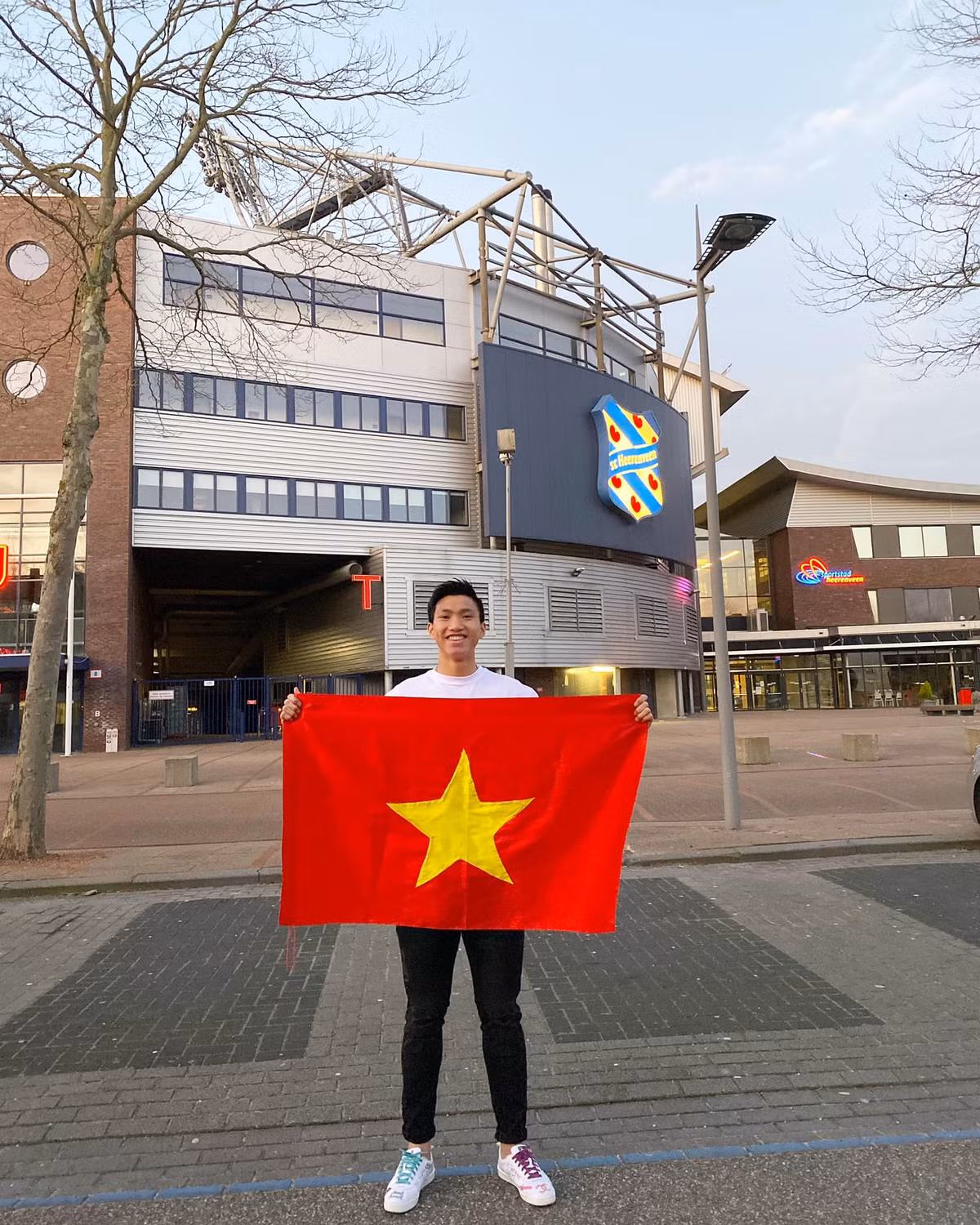 Không thể phủ nhận, kể từ khi sang Hà Lan thi đấu, Văn Hậu trưởng thành hơn rất nhiều trong lối đá cũng như thể lực được cải thiện đáng kể. Tại SEA Games 30, với màn thể hiện xuất sắc của mình, anh được nhận xét là "du học sinh" thành công, bức tường vững chãi bên cánh trái.