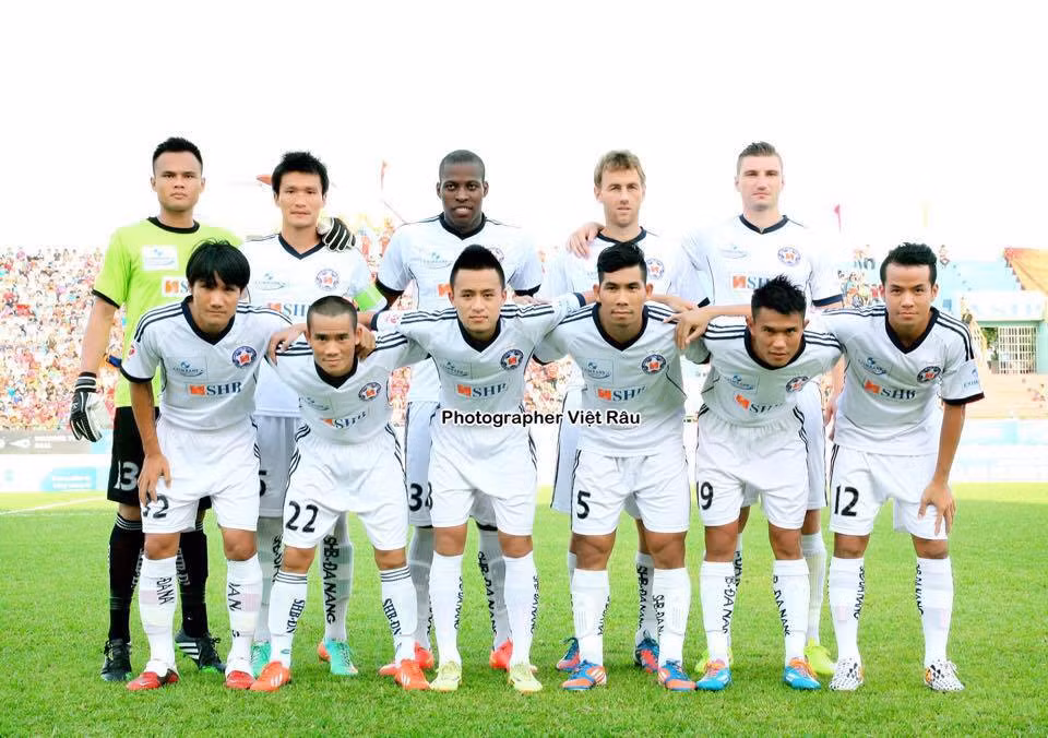 6 doi bong de doat ngoi vo dich V.League 2015