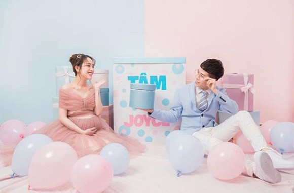 Vợ chồng Rich Kid Joyce Phạm và Tâm Nguyễn được nhận xét là sở hữu tướng phu thê, lại cùng độ tuổi nên cực hợp phong cách.